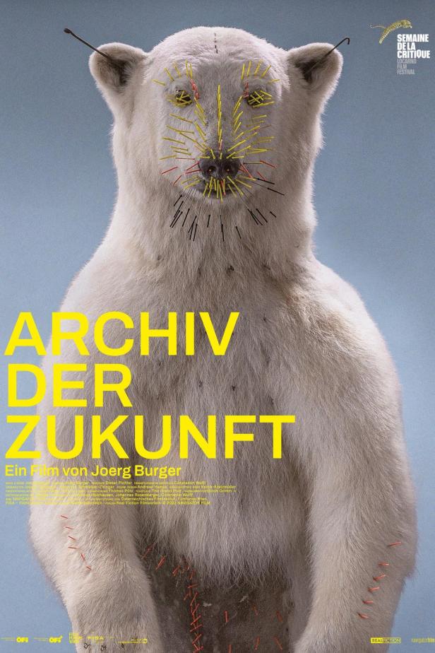 Das Filmplakat „Archiv der Zukunft“ zeigt einen Eisbären mit Akupunkturnadeln im Gesicht.
