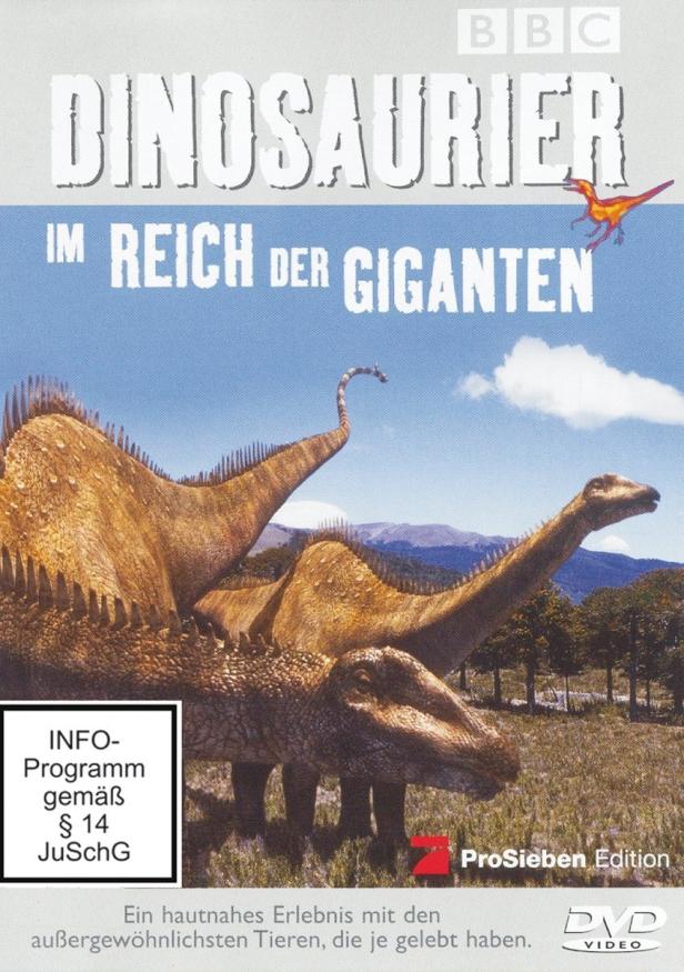 Das Cover der DVD „Dinosaurier – Im Reich der Giganten“ zeigt Dinosaurier in einer Landschaft.