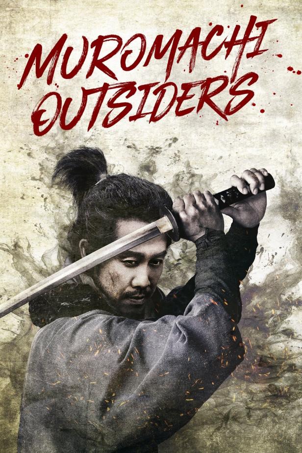 Ein Mann mit einem Schwert auf dem Filmplakat für „Muromachi Outsiders“.