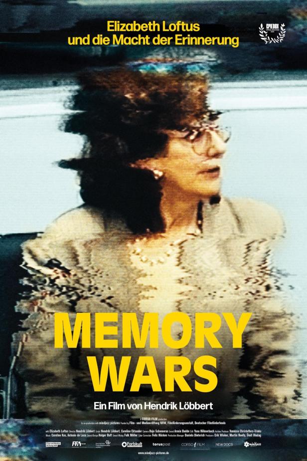 Das Filmplakat für „Memory Wars“ zeigt Elizabeth Loftus vor einem verzerrten Hintergrund.