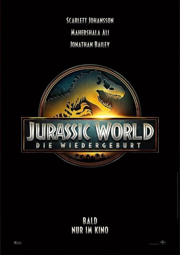 Das Filmplakat für „Jurassic World: Die Wiedergeburt“ mit Scarlett Johansson, Mahershala Ali und Jonathan Bailey.