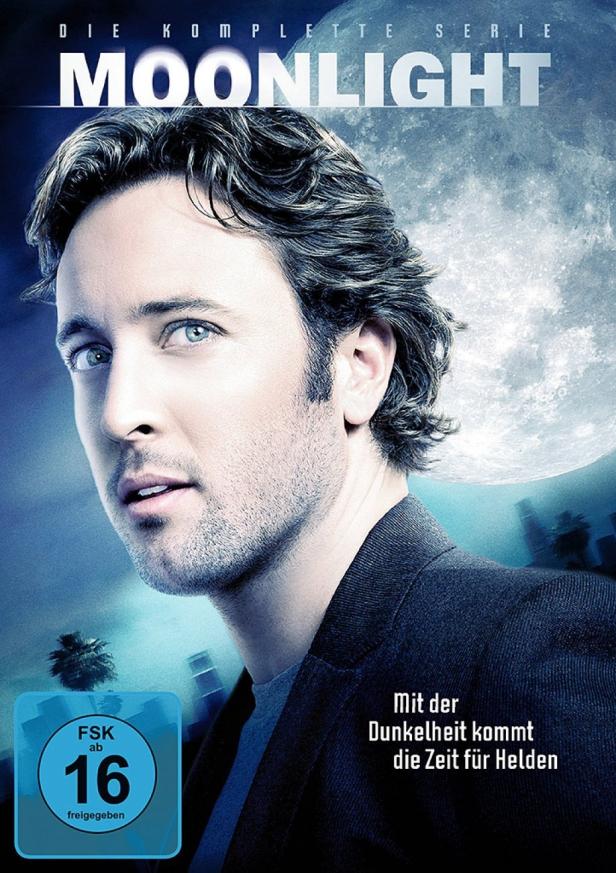 Das Cover der kompletten Serie „Moonlight“ zeigt Alex O’Loughlin vor einem Vollmond.