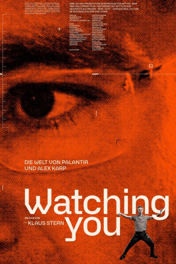 Das Filmplakat zu „Watching You“ von Klaus Stern zeigt einen Mann vor einem Auge.