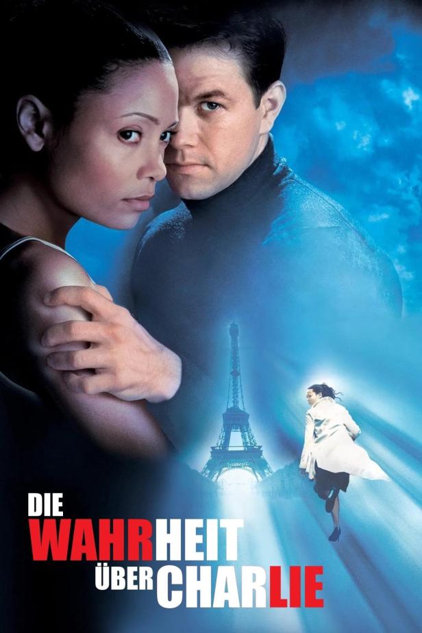 Das Filmplakat für „Die Wahrheit über Charlie“ zeigt Thandiwe Newton und Mark Wahlberg vor dem Eiffelturm.