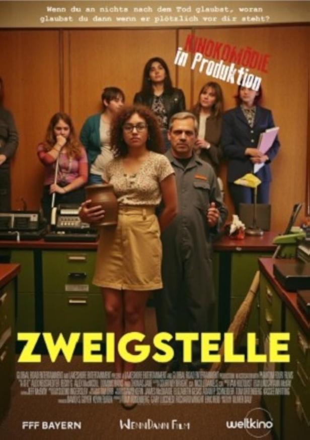 Das Filmplakat für „Zweigstelle“ zeigt eine Gruppe von Büroangestellten.