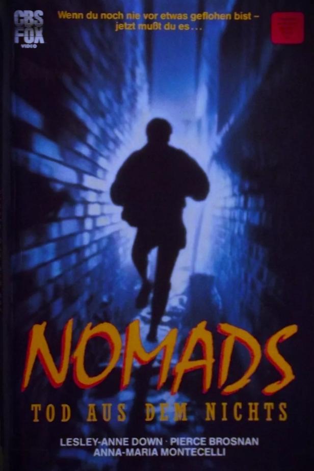 Das Filmplakat für „Nomads“ zeigt eine Silhouette, die durch einen bläulich beleuchteten Tunnel rennt.