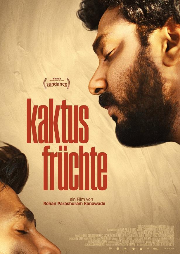Das Filmplakat für „Kaktusfrüchte“ zeigt zwei Männer im Profil vor beigem Hintergrund.
