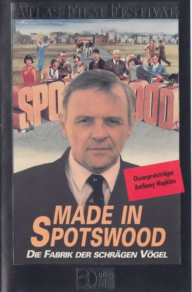Das Filmplakat für „Made in Spotswood“ zeigt Anthony Hopkins vor einer Szene der Stadt Spotswood.