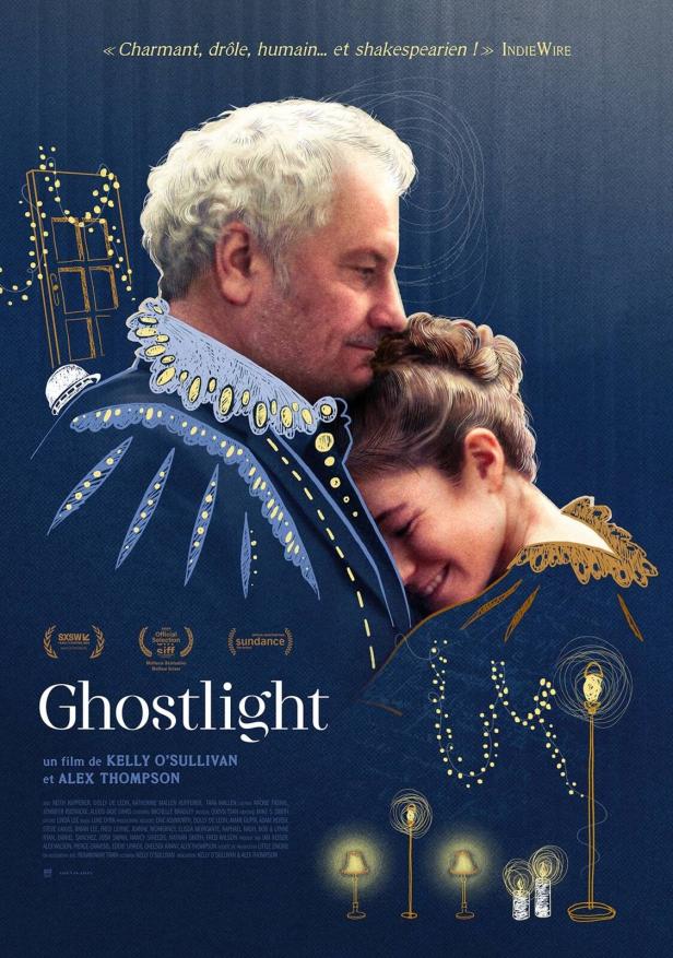 Das Filmplakat zu „Ghostlight“ zeigt einen Mann und eine Frau, die sich umarmen.