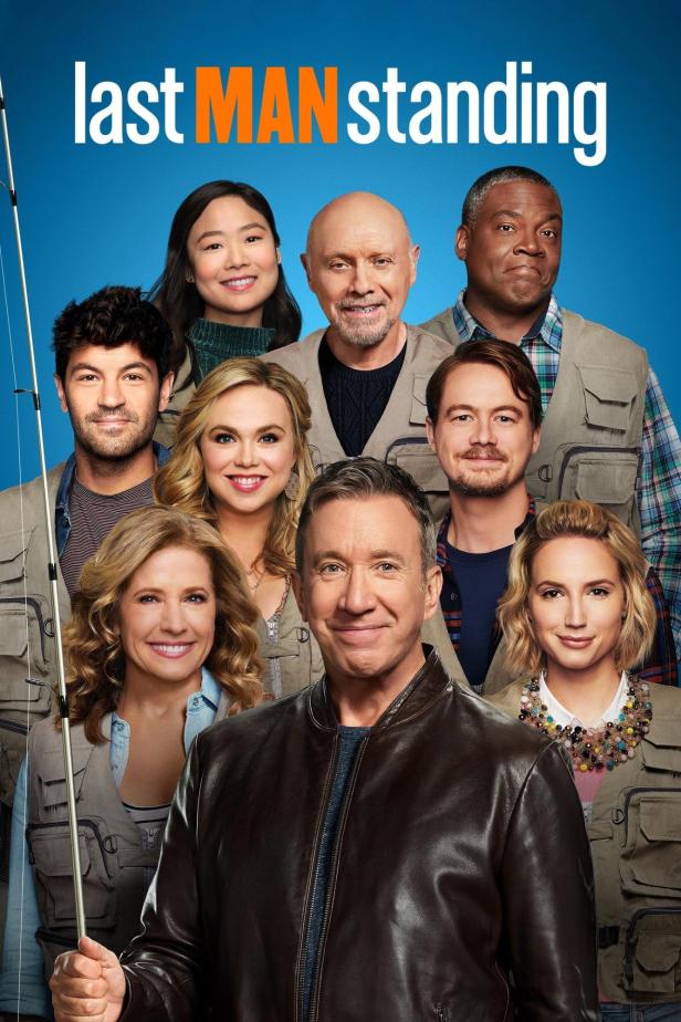 Das Ensemble der Sitcom „Last Man Standing“ vor blauem Hintergrund.