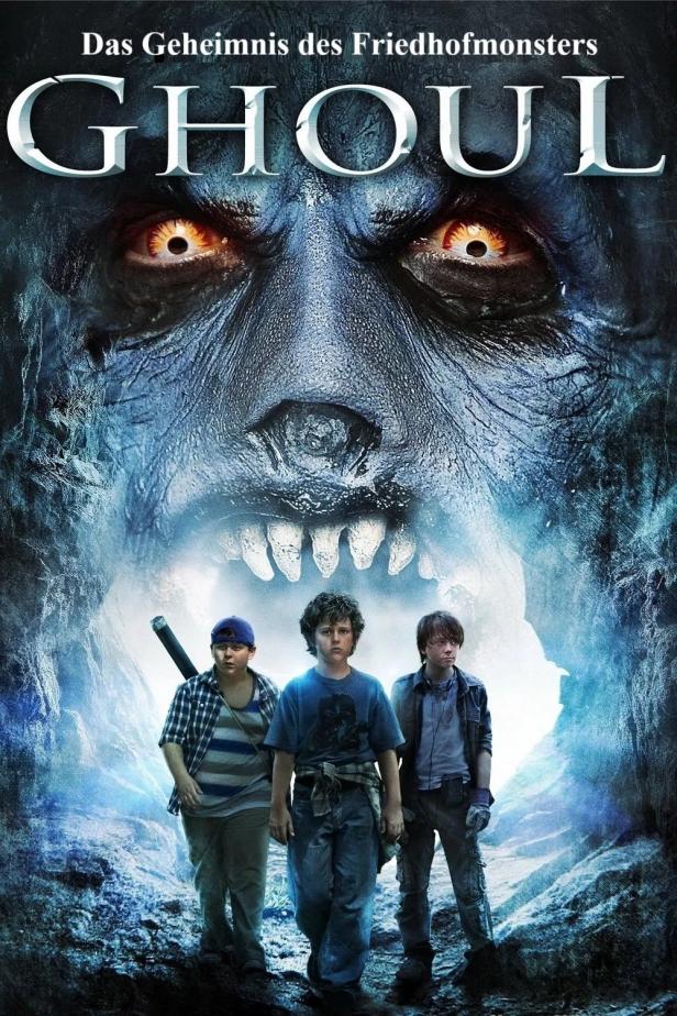 Das Filmplakat für „Ghoul – Das Geheimnis des Friedhofmonsters“ zeigt drei Jungen vor einem Ghoul.
