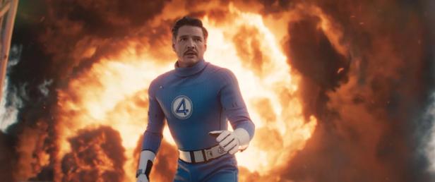 Pedro Pascal als Reed Richards vor einer Explosion im neuen „Fantastic Four“-Film.