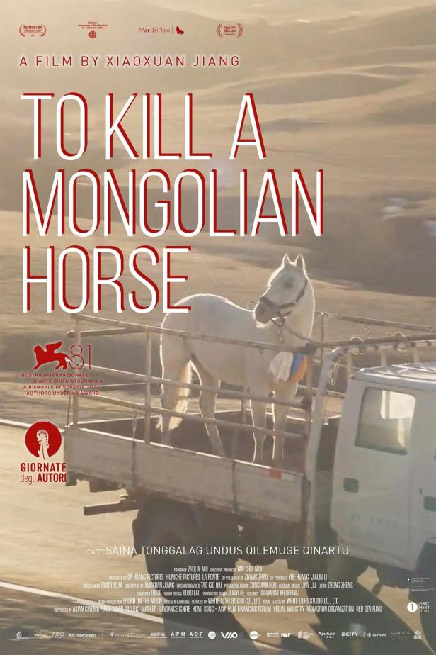 Filmplakat für „To Kill a Mongolian Horse“ mit einem weißen Pferd auf einem Lastwagen.