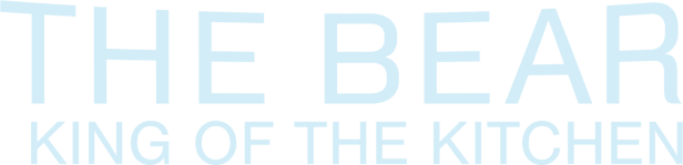 Der Schriftzug „The Bear: King of the Kitchen“ in hellblauer Schrift auf schwarzem Hintergrund.