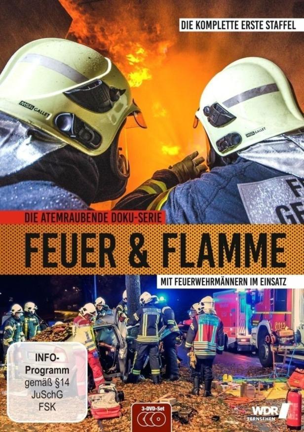 Das DVD-Cover der Doku-Serie „Feuer & Flamme“ zeigt Feuerwehrleute im Einsatz.