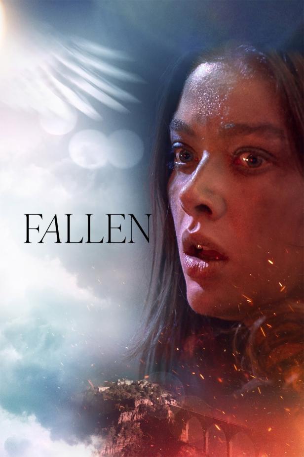 Das Filmplakat für „Fallen“ zeigt eine junge Frau mit besorgtem Blick vor einer dramatischen Kulisse.