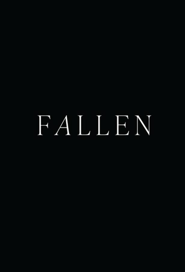 Der Titel „Fallen“ in weißer Schrift auf schwarzem Hintergrund.