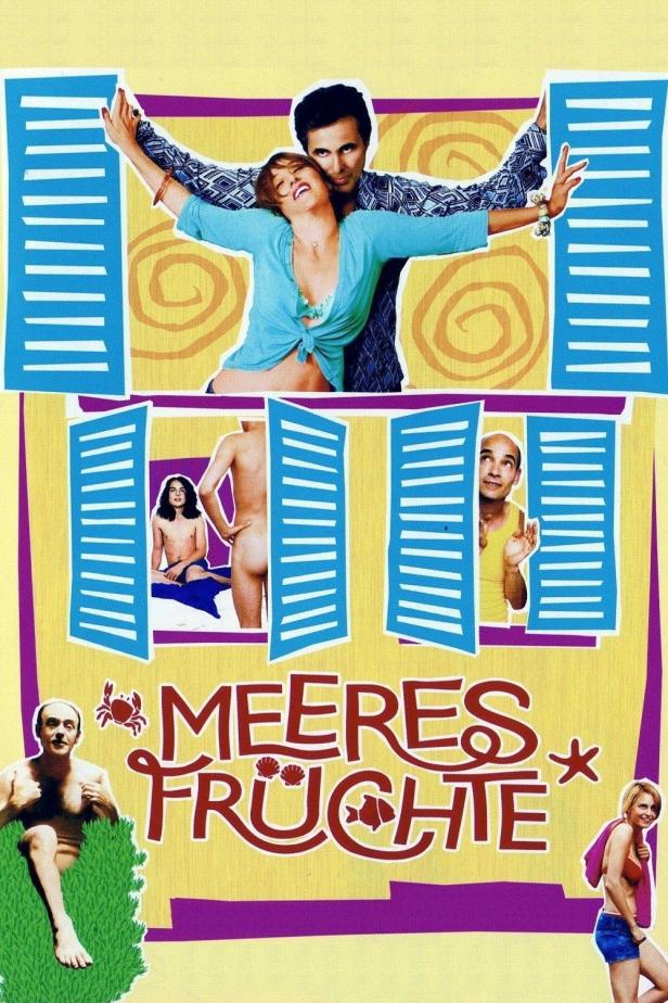 Das Poster für den Film „Meeresfrüchte“ zeigt mehrere Personen in einem Haus am Strand.