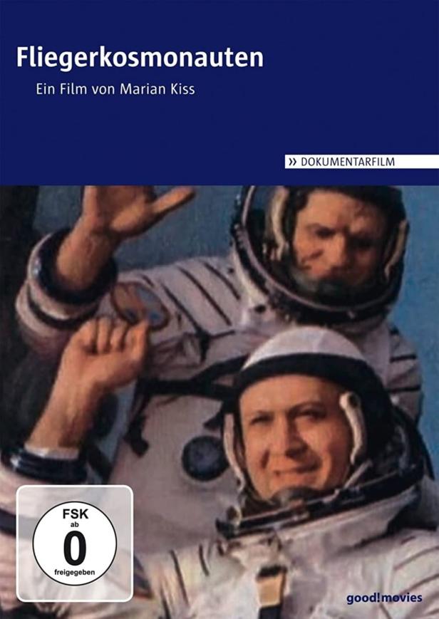 Das Cover des Dokumentarfilms „Fliegerkosmonauten“ zeigt zwei Kosmonauten in Raumanzügen.