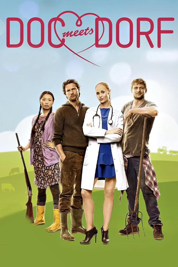 Das Filmplakat zu „Doc meets Dorf“ zeigt vier Personen vor einer ländlichen Kulisse.