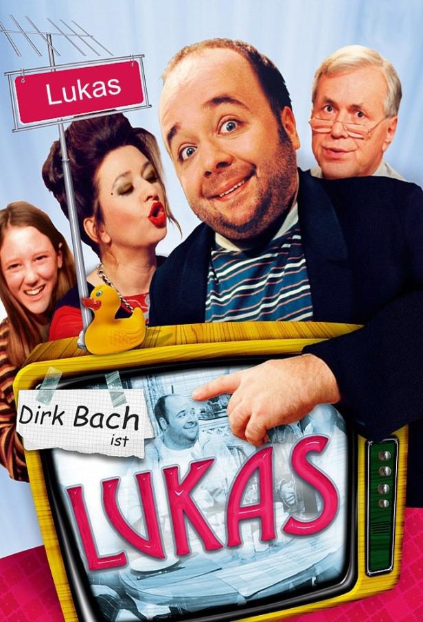 Das Filmplakat für „Lukas“ mit Dirk Bach und anderen Schauspielern vor einem Fernseher.