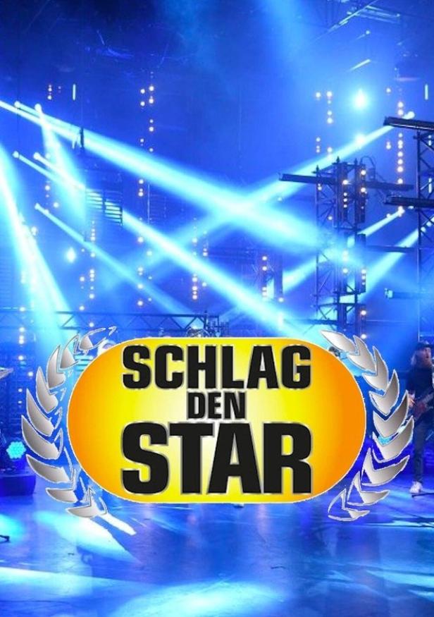 Das Logo der Fernsehsendung „Schlag den Star“ vor einer Bühne mit blauen Scheinwerfern.