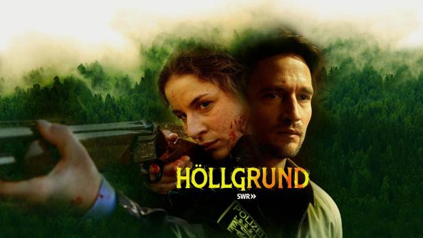 Das Filmplakat für „Höllgrund“ zeigt eine Frau mit Blut im Gesicht und einen Mann vor einem Wald.