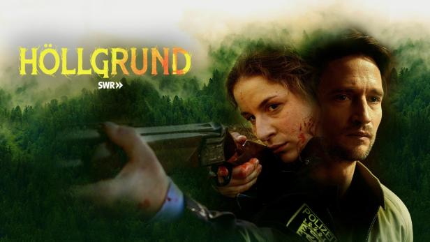 Eine Polizistin zielt mit einem Gewehr, während ein Mann neben ihr steht; im Hintergrund der Titel „Höllgrund“.