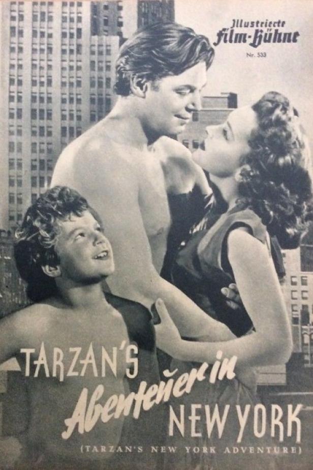 Ein Filmposter für „Tarzans Abenteuer in New York“ mit Tarzan, Jane und einem Jungen vor einer Skyline.