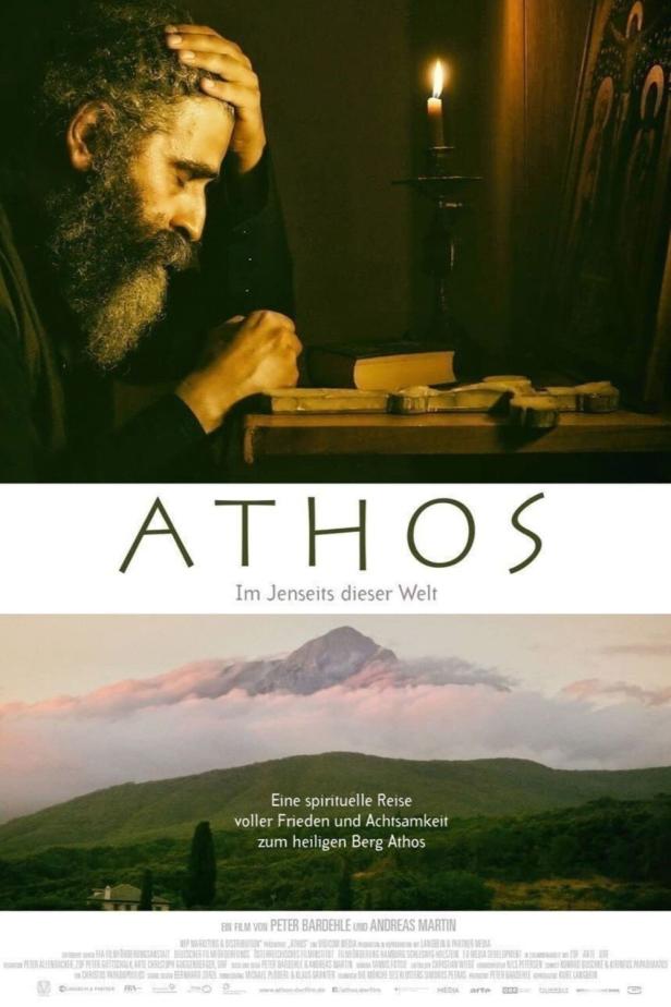 Das Filmplakat für „Athos“ zeigt einen Mönch im Gebet und eine Landschaft des heiligen Berges Athos.