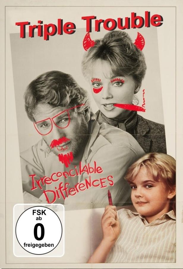 Das Filmplakat zu „Triple Trouble“ zeigt eine Familie, deren Gesichter mit roter Farbe bemalt sind.