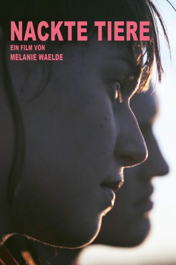Das Filmplakat für „Nackte Tiere“ von Melanie Waelde zeigt zwei junge Gesichter im Profil.