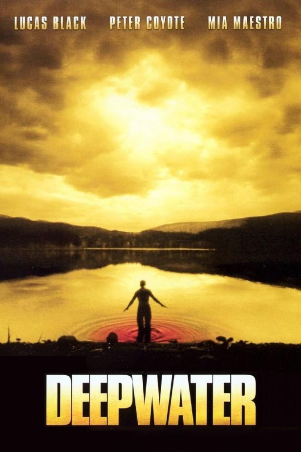 Das Filmplakat für „Deepwater“ zeigt eine Person, die in einem See steht.