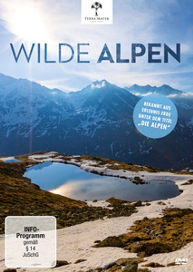 Das Cover der Dokumentation „Wilde Alpen“ zeigt eine Berglandschaft mit einem kleinen See.