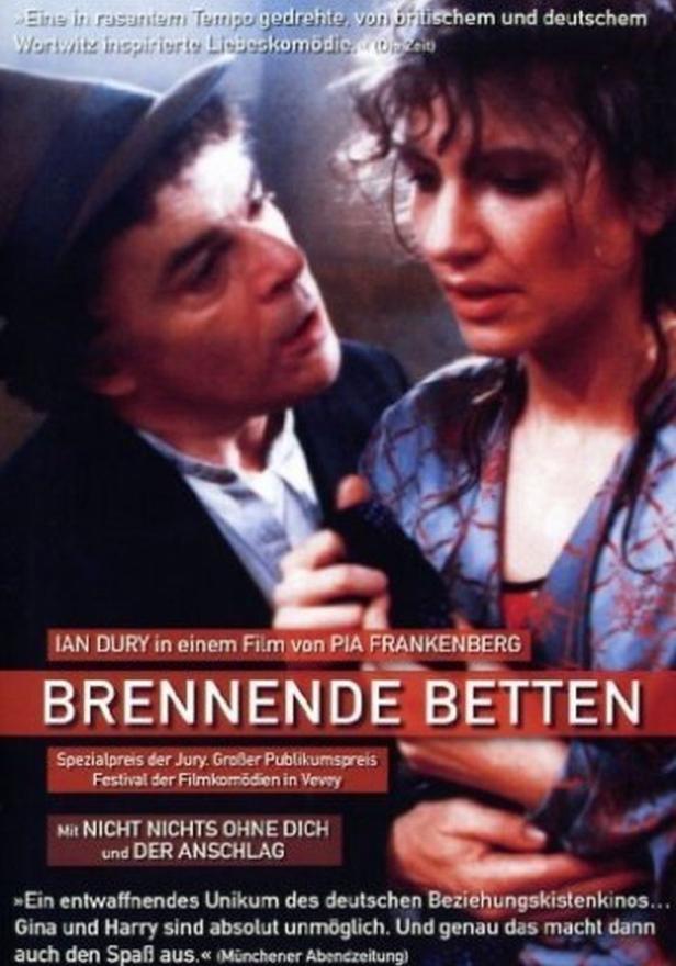 Das Filmplakat für „Brennende Betten“ mit Ian Dury und Pia Frankenberg.