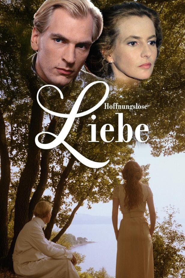 Das Filmplakat für „Hoffnungslose Liebe“ zeigt zwei Frauen und einen Mann in einer Waldlandschaft.
