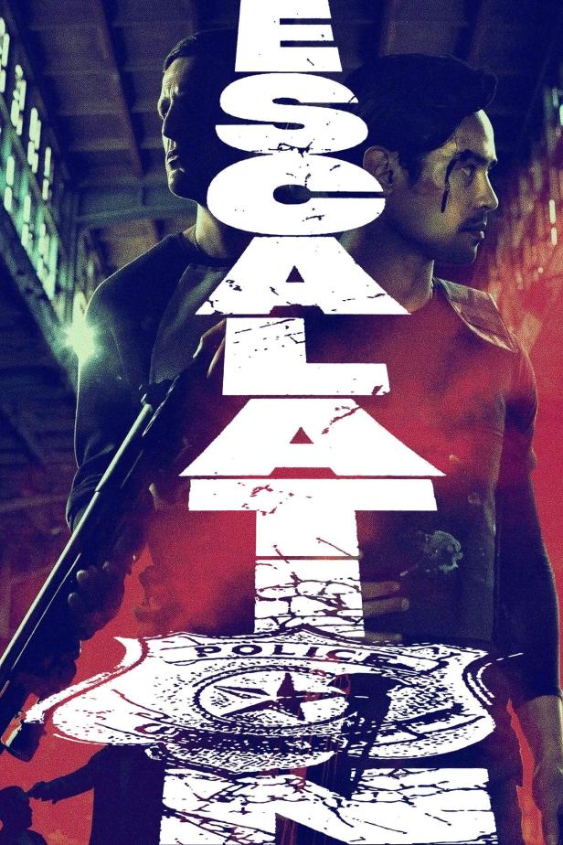Ein Filmposter für „Escalation“ zeigt zwei Männer, von denen einer eine Schrotflinte hält, und ein Polizeiabzeichen.