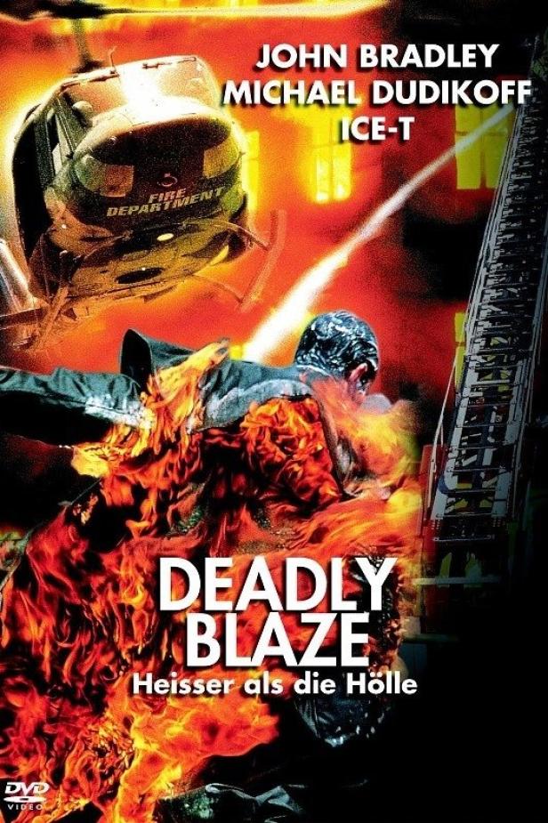 Das Filmplakat für „Deadly Blaze“ zeigt einen Feuerwehrmann vor einem Hubschrauber der Feuerwehr.