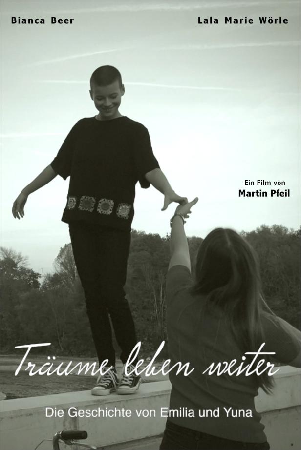 Das Filmplakat zu „Träume leben weiter“ mit Bianca Beer, Lala Marie Wörle und Martin Pfeil.