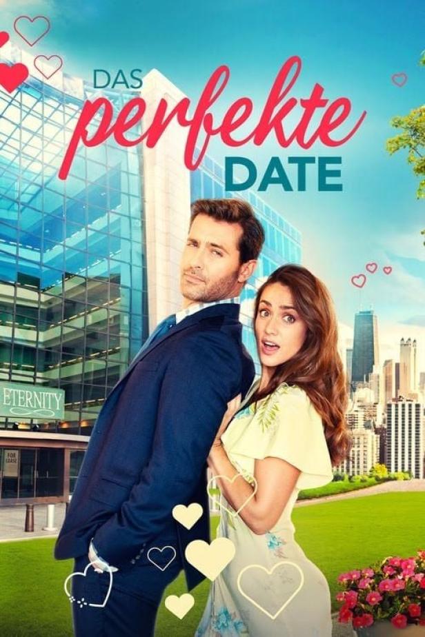 Das Filmplakat für „Das perfekte Date“ zeigt ein Paar vor einer Skyline.