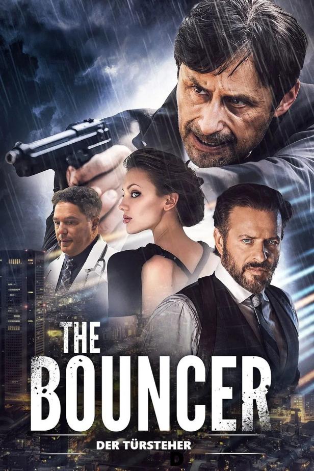 Das Filmplakat für „The Bouncer“ zeigt einen Mann mit einer Waffe, eine Frau und zwei weitere Männer vor einer Stadtkulisse.