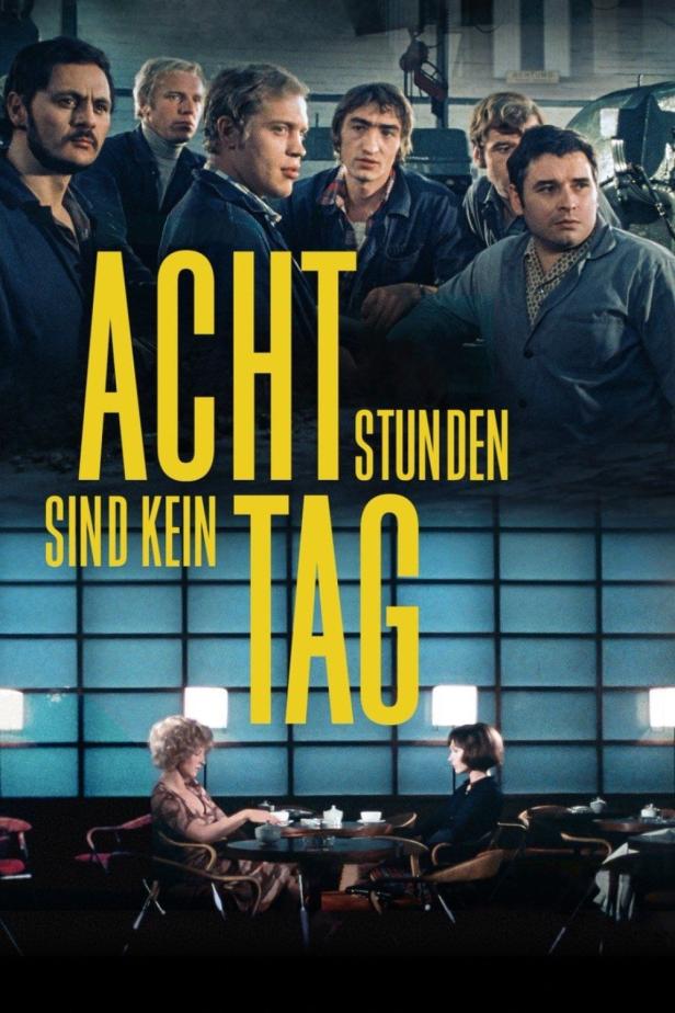 Das Filmplakat für „Acht Stunden sind kein Tag“ zeigt Arbeiter und zwei Frauen im Gespräch.
