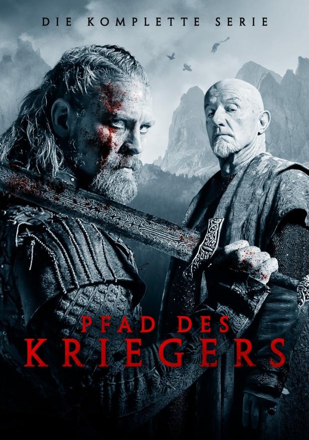 Das Filmplakat zeigt zwei Männer mit Schwertern vor einer Bergkulisse für „Pfad des Kriegers“.