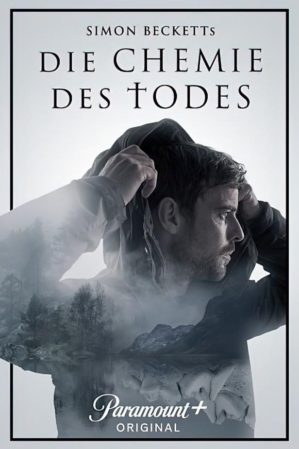 Das Filmplakat für „Die Chemie des Todes“ zeigt einen Mann mit Kapuze vor einer Landschaft.