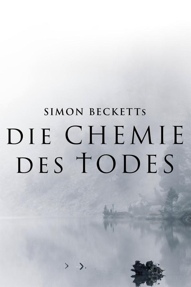 Das Cover des Buches „Die Chemie des Todes“ von Simon Beckett vor einer nebligen Landschaft.