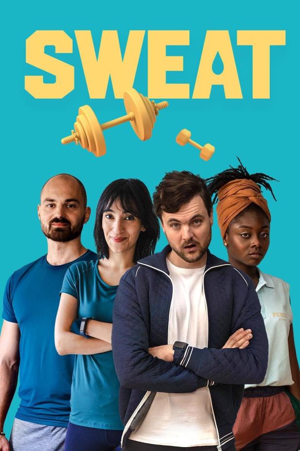 Das Filmplakat für „Sweat“ zeigt vier Personen und gelbe Hanteln vor einem türkisfarbenen Hintergrund.