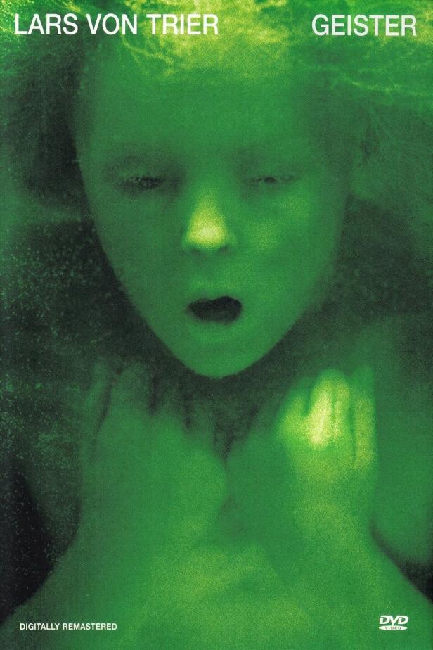 Das grünliche Cover des Films „Geister“ von Lars von Trier zeigt ein Kind unter Wasser.
