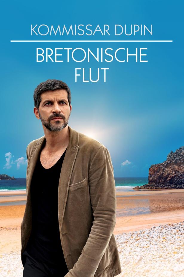 Das Filmplakat für „Kommissar Dupin: Bretonische Flut“ zeigt den Kommissar am Strand.