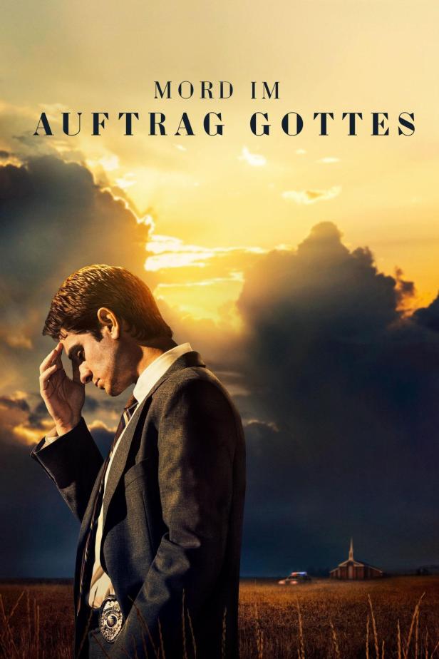 Ein nachdenklicher Detektiv vor dem Hintergrund des Films „Mord im Auftrag Gottes“.