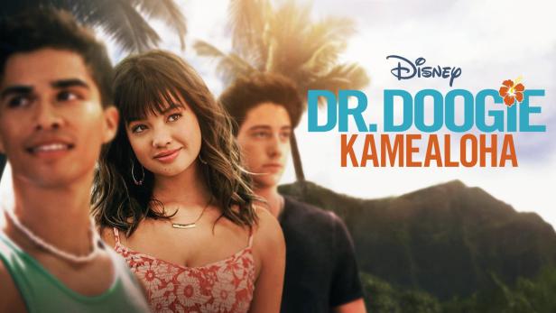 Das Filmplakat für „Doogie Kamealoha, M.D.“ zeigt die Hauptdarsteller vor einer tropischen Landschaft.